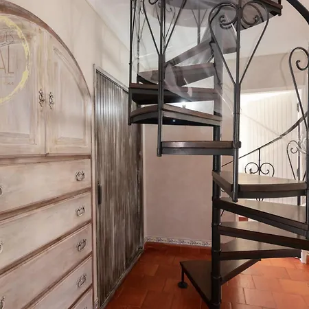 Classic Waves Hostal