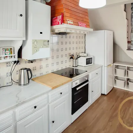 Classic Waves Hostal