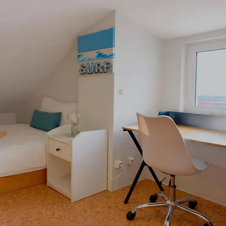 Classic Waves Albergue