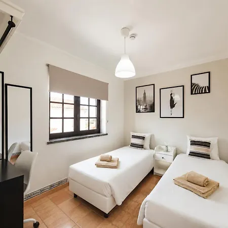 Classic Waves Albergue *
