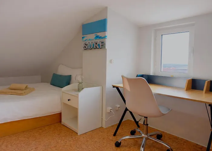 Classic Waves Albergue